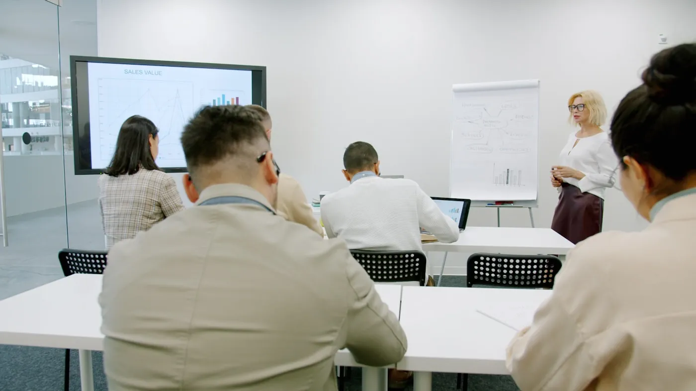Team in Datenschutzschulung, Nachweis der Mitarbeiterschulung